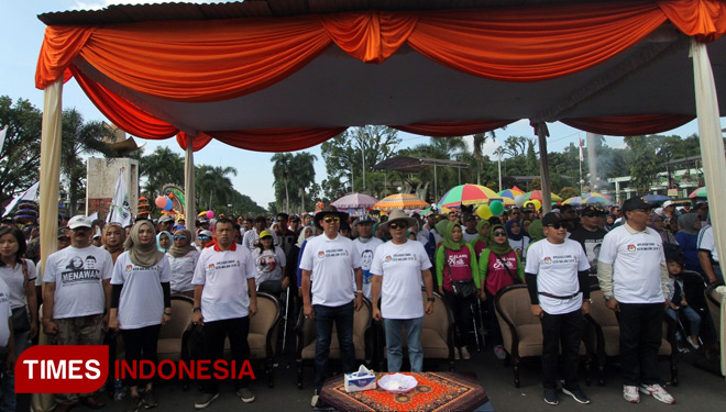 Tiga pasangan calon (paslon) Kota Malang dikirab dalam pawai Deklarasi Damai yang berlangsung di Car Free Day, Kota Malang. Minggu (18/2/2018) (FOTO: Adhitya Hendra/ TIMES Indonesia)