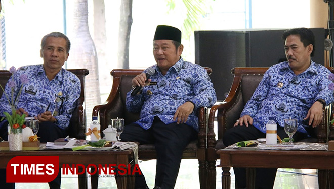 Bupat Sidoarjo saat memberi keterangan kepada Jurnalis (FOTO: Mulya Andika/TIMES Indonesia)