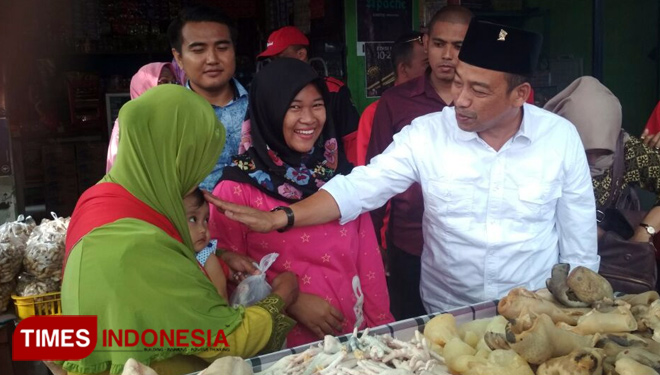 Calon Wakil Wali Kota Malang, Ahmad Wanedi saat melakukan blusukan. (FOTO: Imadudin/TIMES Indonesia)