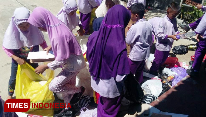 Peringati HPSN, Sekolah Ini Donor Sampah ke DLH 