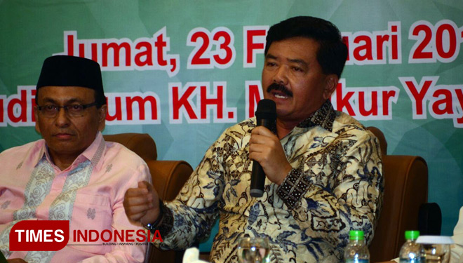 Panglima TNI Marsekal TNI Hadi Tjahjanto, saat memberikan ceramah di acara Pengajian Eksekutif Tokoh Masyarakat Malang Raya Jumat (23/2/2018) malam. (FOTO: Tria Adha/ TIMES Indonesia)