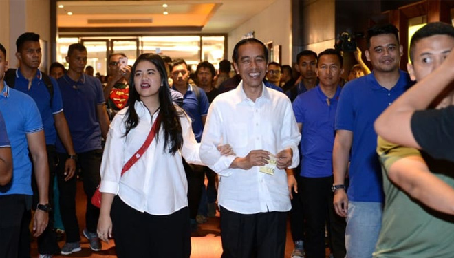 Nonton "Dilan 1990", Jokowi Jadi Rindu Istri.jangan pak 