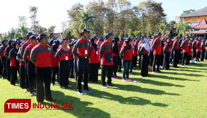 Para mahasiswa STPP Malang yang diterjunkan pada Upsus Kedelai dan program Siwab tahun 2018 di sejumlah daerah di Jawa Timur. (FOTO: Humas STPP Malang for TIMES Indonesia)