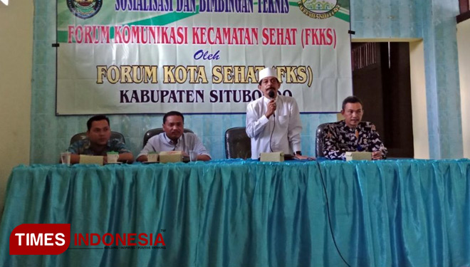 Sosialisasi dan Bimtek Forum Kota Sehat yang bertempat di Kecamatan Kapongan hadiri secara langsung Camat Kapongan Buchari, Penasehat FKS Habib Husen Bin Syah Abu Bakar dan penguruh FKS Situbondo (FOTO: Fawaid Aziz/TIMES Indonesia)