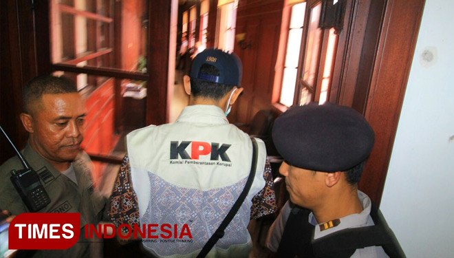 ILUSTRASI: Petugas KPK. (FOTO: TIMES Indonesia)