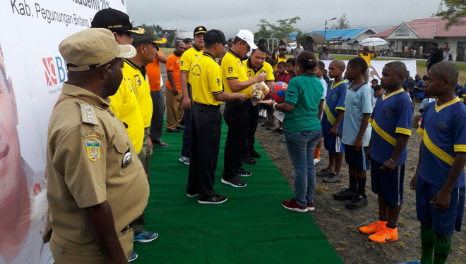 Kapolda Papua Irjen Boy Rafli Amar mendirikan dan sekaligus me-launching sekolah sepak bola