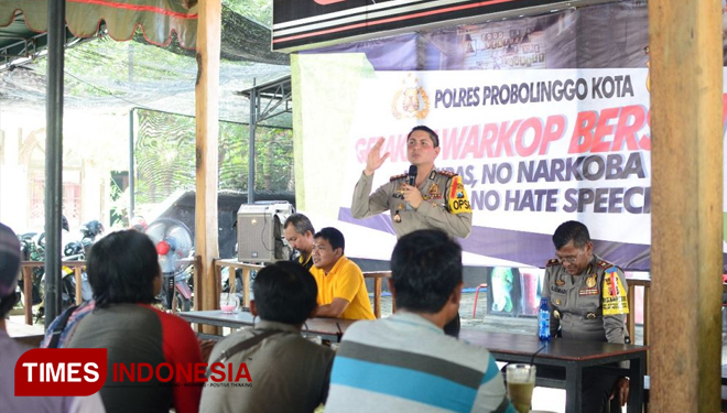 Kapolresta Probolinggo melaksanakan dialog dengan para netizen dan awak media. (FOTO: AJP/TIMES Indonesia)