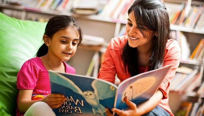 ILUSTRASI - Membaca adalah salah satu cara melatih imajinasi pada anak (FOTO: Muslimah)