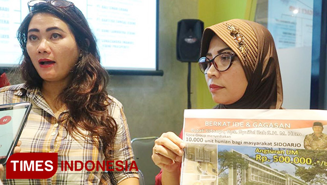 Merasa ditipu, ratusan korban investasi PT Sipoa didampingi Masbuhin and Partners segera lapor ke Polda Jatim, Sabtu (10/3/2018).(Foto : Lely Yuana/TIMES Indonesia)