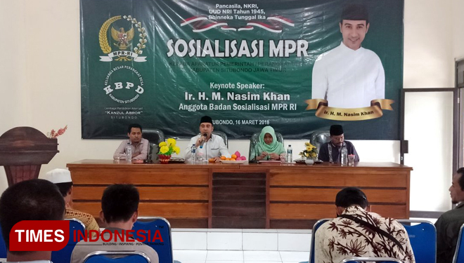 Anggota DPR/MPR RI dari PKB Ir Nasim Khan saat memberikan pemaparan pada Sosialisasi 4 pilar kebangsaan di Aula Kel Mimbaan Kecamatan Panji, Jumat (16/3/2018)(FOTO: Uday/TIMES Indonesia).
