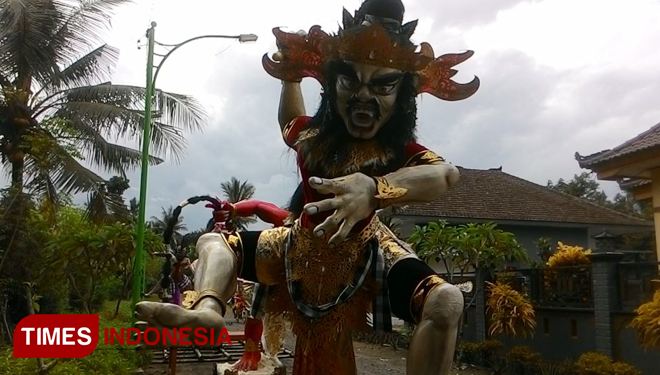 Pawai Ogoh-ogoh menjelang Hari Raya Nyepi di Patoman Banyuwangi. (FOTO: Dian Effendi/TIMES Indonesia)