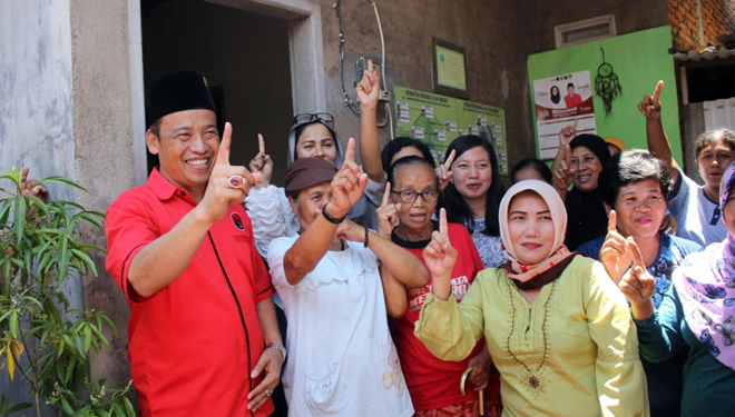 Wanedi mengunjungi warga Bandung Rejosari Sukun (FOTO: Istimewa)