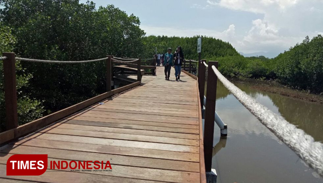 Liburan Nyepi Pantai Duta Probolinggo Sajikan Jalan Emas