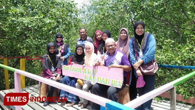 Para Guru dan Siswa dari SMPM 12 GKB bersama SMKA, Baling, Kedah, Malaysia (FOTO: Akmal/TIMES Indonesia)