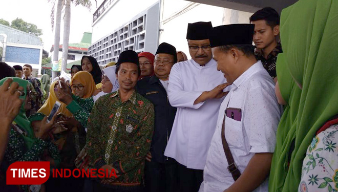 Syaifullah Yusuf seusai menghadiri acara FKDT DPC Gresik. (FOTO: Akmal/TIMES Indonesia)
