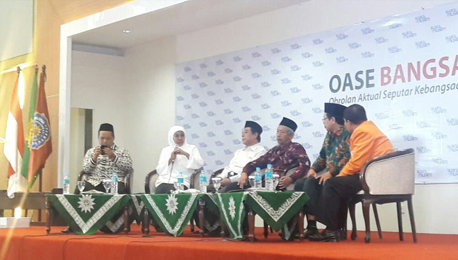 Calon Gubernur Jawa Timur Nomor urut 1 Khofifah Indar Parawansa dalam acara diskusi Oase Bangsa di Universitas Muhammadiyah Surabaya. (FOTO: Istimewa)