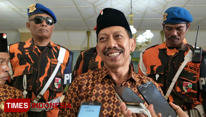 Geng Wahyudi saat menjelaskan soal ditetapkannya Nanda sebagai tersangka. (FOTO: Widodo Irianto/TIMES Indonesia)