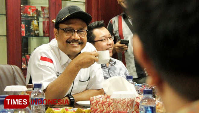 Gus-Ipul-ngopi.jpg