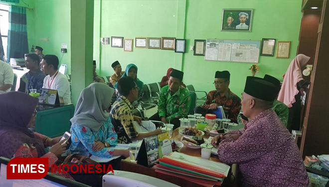 Manajer BMT Mandiri Sejahtera Jawa timur saat menerima kunjungan dari Dinas Koperasi dan UMKM Provinsi Jawa Timur (FOTO: BMT Mandiri Sejahtera Jawa timur for TIMES Indonesia)