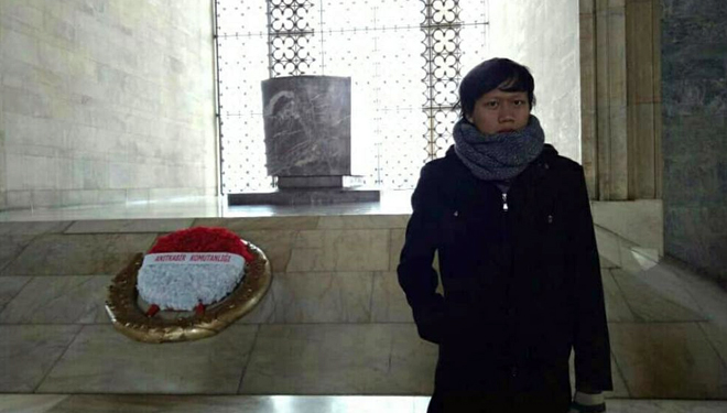 Aprilian Cena, S. Sos Di makam Mustafa Kemal Attaruk (FOTO: Istimewa)