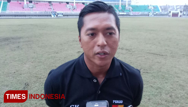Steven Keltjes saat di wawancarai usai laga Persid Djember melawan Malang United. (FOTO: Angga/TIMES Indonesia)