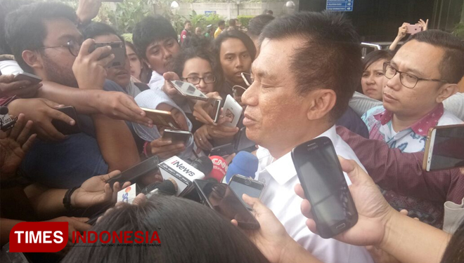Bambang Hartono, kuasa hukum tersangka kasus korupsi E-KTP Made Oka Masagung di Gedung KPK. (FOTO: Hasbullah/TIMES Indonesia)