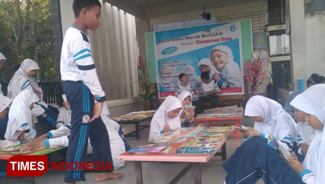 Bazar buku yang digelar oleh SD Muhammadiyah 2 GKB Gresik (FOTO: Akmal/TIMES Indonesia)