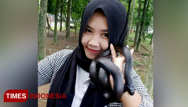 Yuyun Wibawati, alumni UWG penyayang reptil (FOTO: ajp.TIMES Indonesia)