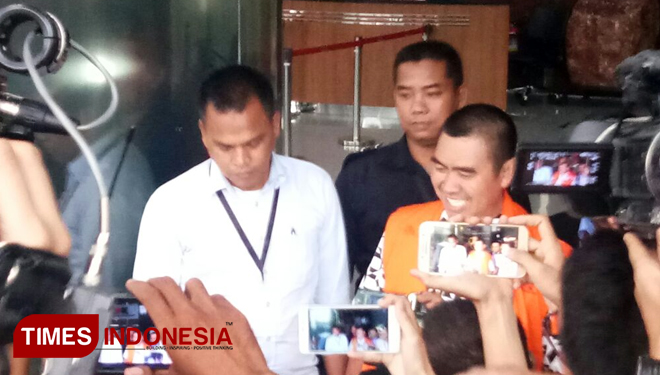 Wali Kota Malang nonaktif M Anton usai menjalani pemeriksaan di Kantor KPK di Jakarta, Selasa (27/3/2018) (FOTO: Hasbullah/ TIMES Indonesia)
