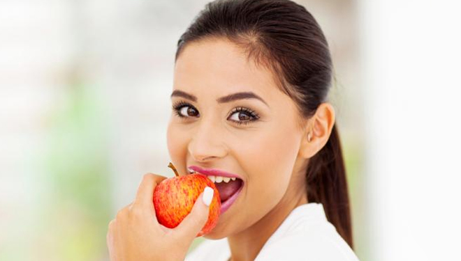 Mengkonsumsi apel dipercaya dapat mencegah bau badan (FOTO: Shutterstock)