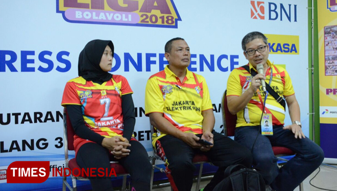 Asisten pelatih dan Manajer dari Jakarta Elektrik PLN. (FOTO: Tria Adha/TIMES Indonesia)