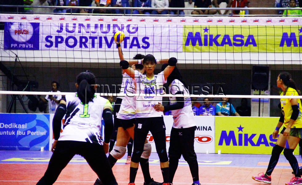 Pemain Bandung Bank BJB Pakuan dalam laga final four Proliga 2018. (Foto : Tria Adha/TIMES Indonesia).
