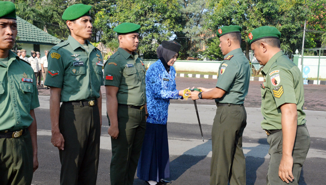 Danrem Kolonel Arm Budi Suwanto saat melantik kenaikan pangkat, Senin (2/4/2018).(FOTO: Istimewa)