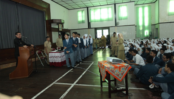 Wali Kota Malang, HM Anton mengunjungi SMAN 1 Malang pada Senin (5/2/2018). (FOTO: Humas Pemkot Malang)