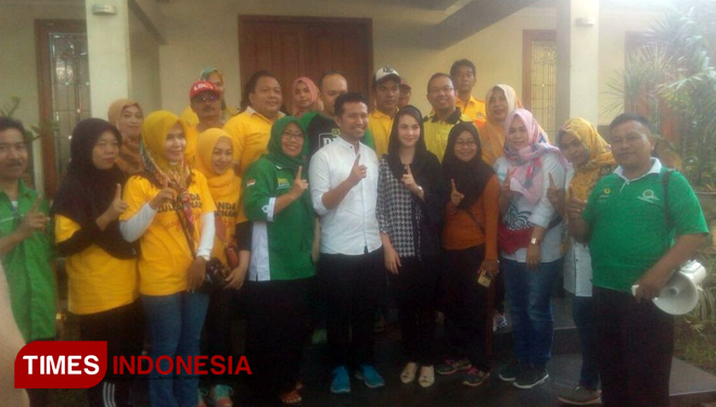 Bersama Arumi Bachsin, Emil Dardak Kunjungi Pulau Gili Ketapang