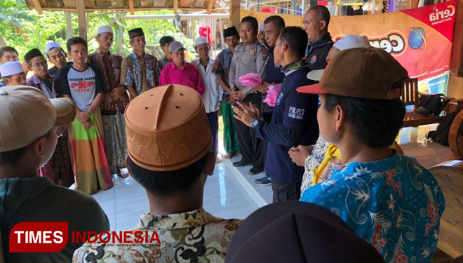 Kapolres Situbondo AKBP Sigit Dany Setiyono, SH. SIK. MSc (Eng) bersama Pejabat Utama melaksanakan patroli sambangi warga di dusun Pacalan desa Tambak Ukir kec. Kendit (FOTO: Dok Humas Polres Situbondo/TIMES Indonesia)