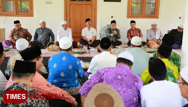 Bupati Adullah Azwar Anas menggelar doa bersama di Pendopo Sabha Swagata Blambangan. (FOTO: Humas Pemkab Banyuwangi for TIMES Indonesia)