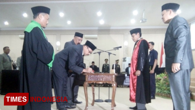 Tohari Resmi Gantikan Dhafir Jadi Ketua DPRD Bondowoso