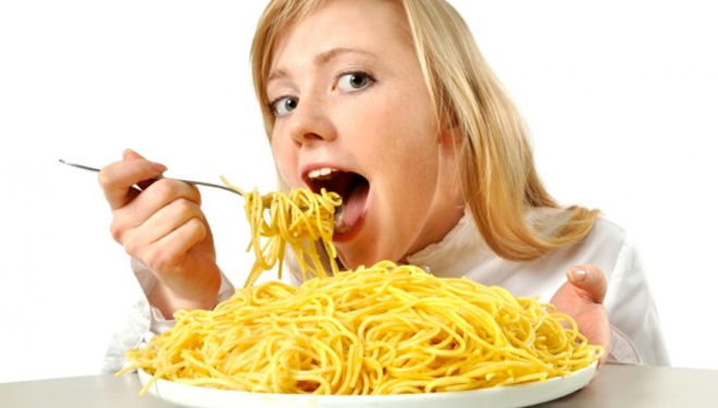 Makan pasta. (FOTO: City Girl Bites)