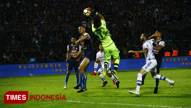 Arema FC vs Persib Bandung musim lalu. (FOTO: Dok. TIMES Indonesia)