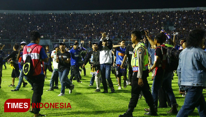 Kerusuhan Laga Arema FC vs Persib Karena Suporter Salah Paham