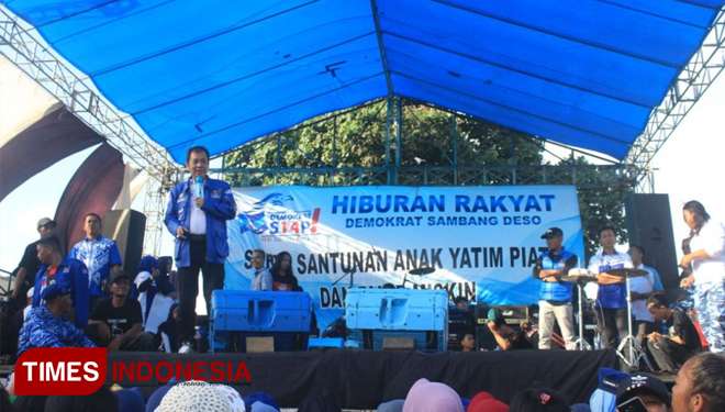 Suasana sosialisasi pasangan Cagub Cawagub, Khofifah-Emil Dardak, yang digelar DPC Partai Demokrat Banyuwangi, di RTH Singojuruh. (FOTO: Syamsul Arifin/ TIMES Indonesia)