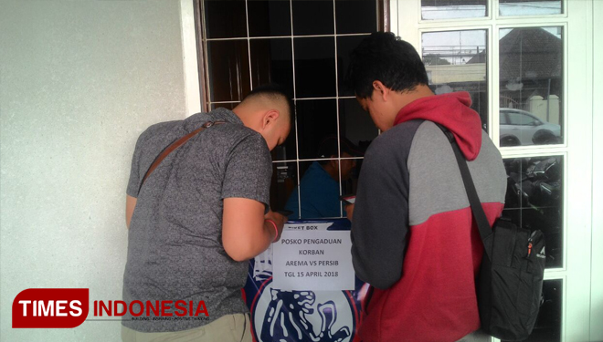 Suasana posko pengaduan Aremania di Kantor Arema FC (FOTO: Imadudin Muhammad/TIMES Indonesia)