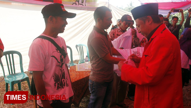 Ratusan Kader Dapil III PDIP Bondowoso Alihkan Dukungan pada Dhafir-Dayat