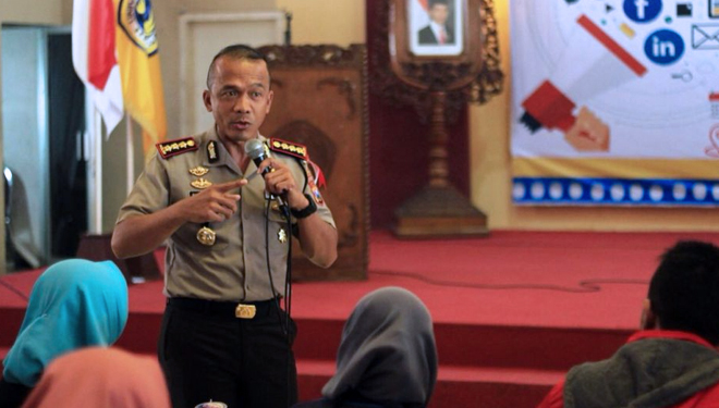 BEM Unitomo Gelar Seminar Nasional tentang Bahaya Hoax