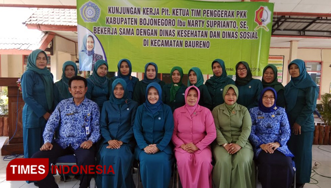 Plt Ketua TP PKK Bojonegoro Jenguk Penderita Gangguan Jiwa