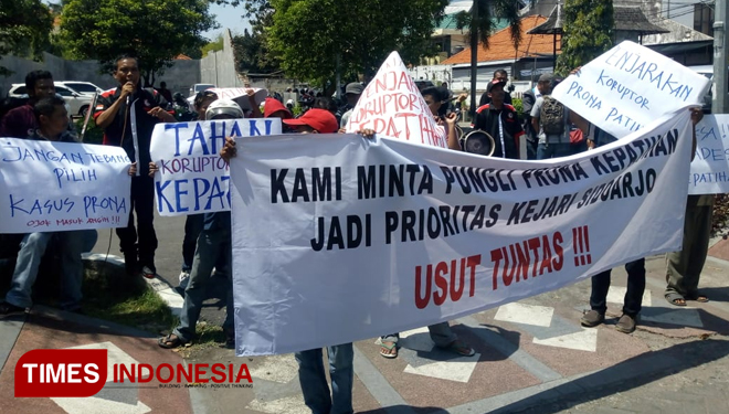 Warga Desa Kepatihan Tagih Penyelesaian Pungli Prona ke Kejari Sidoarjo