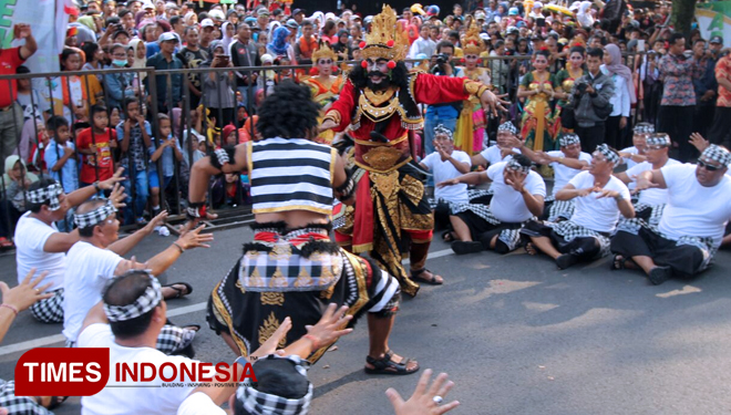 Pawai-Budaya-Apeksi-batu-1.jpg