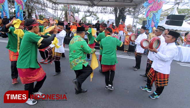 Pawai-Budaya-Apeksi-batu-2.jpg