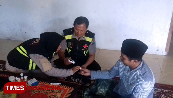 Hadapi Pancaroba, Dokkes Polres Probolinggo Blusukan ke Pesantren